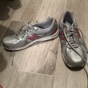 Brand new New Balance 847 tennis shoes.